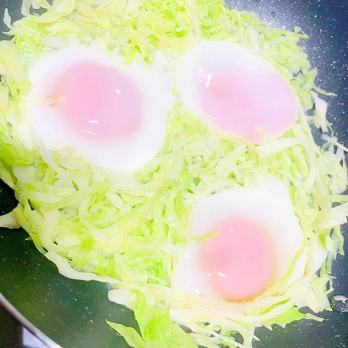 簡単!キャベツで巣ごもり卵